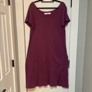 Alexander Del Rosa’s Purple Short Sleeve Dress